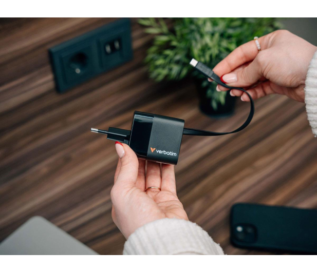 VERBATIM GaN Charger 65W 2 Port retr cable US/EU/UK 32217 - 1340215 - zdjęcie 3